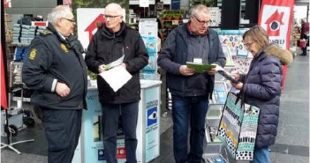 Velbesøgt politi-stand i Greve Midtby Center